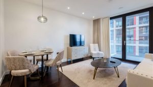 Charles Clowes Walk, London